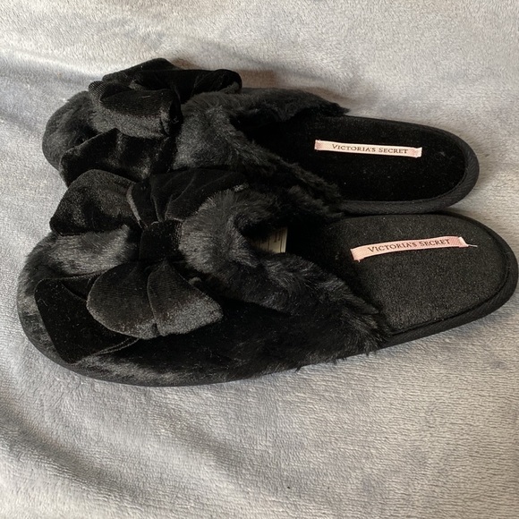 NWOT Victoria's Secret Women's Velvet Bow Slippers Size M - Picture 2 of 7